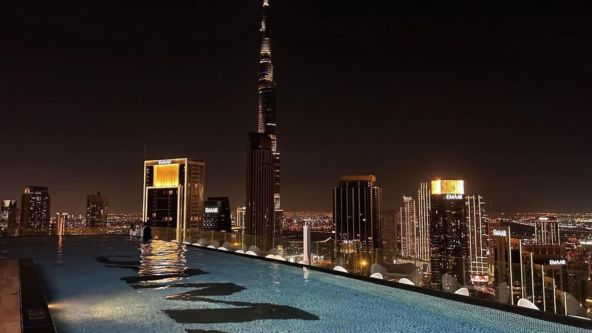 Luxury Stay With Burj Khalifa Views & Infinity Pool Dubai Verenigde Arabische Emiraten