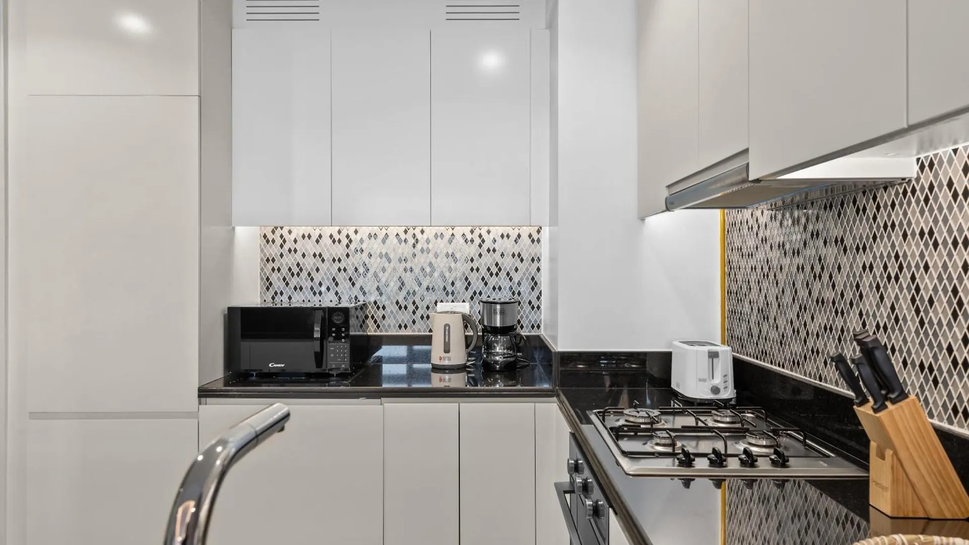 Luxury Stay With Burj Khalifa Views & Infinity Pool Dubai Appartement