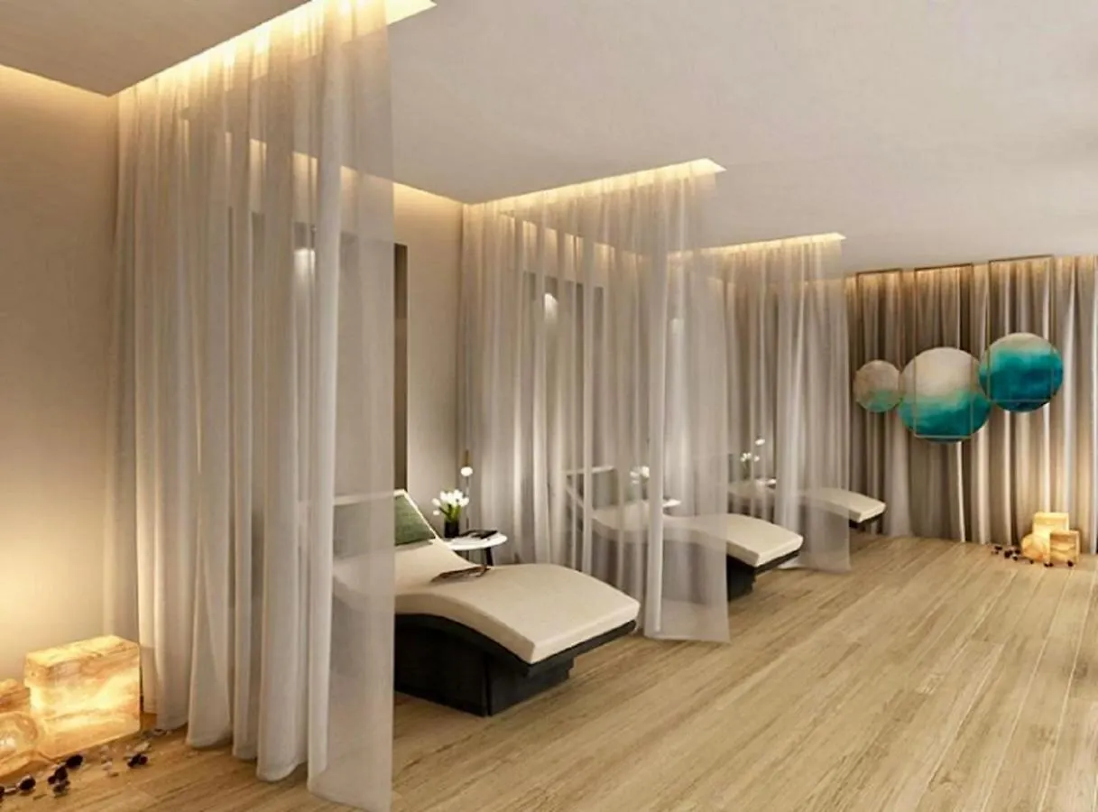 Luxury Stay With Burj Khalifa Views & Infinity Pool Dubai