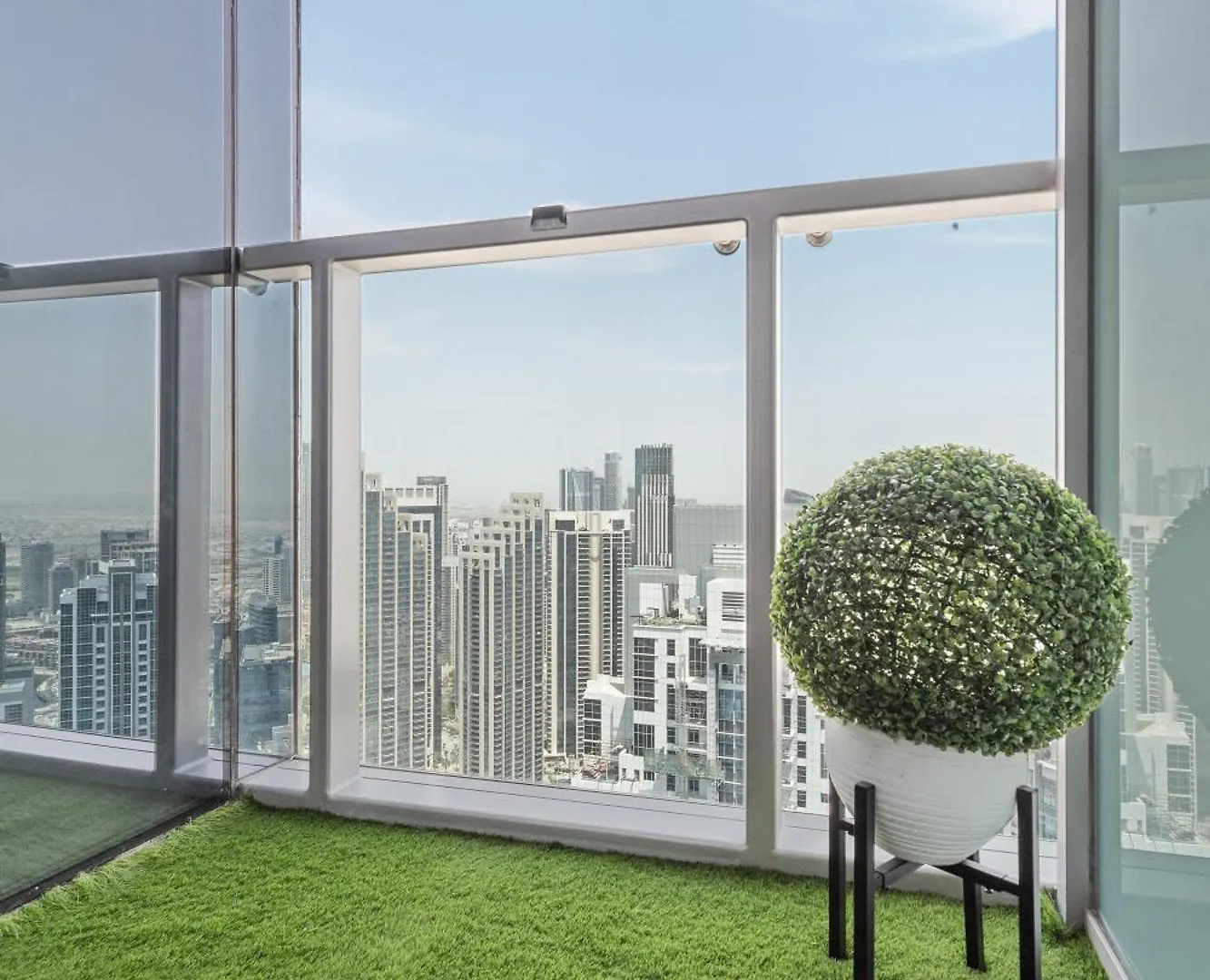 Apartment Luxury Stay With Burj Khalifa Views & Infinity Pool Dubai